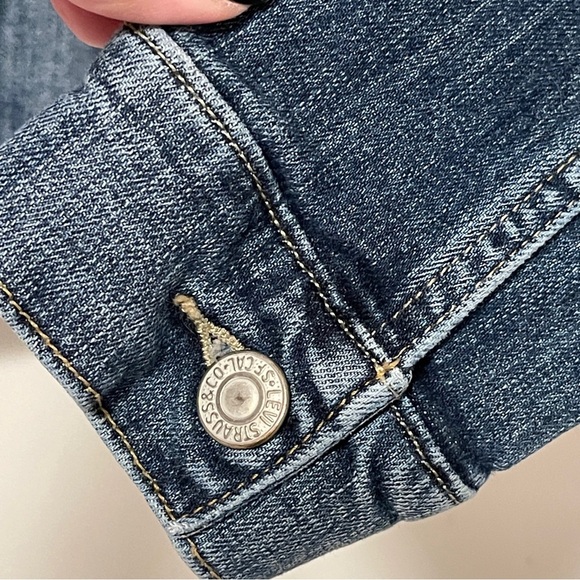Women's Levi’s Denim Ex-Boyfriend Trucker Jean Jacket Womens Vtg Wash Medium - Picture 9 of 15
